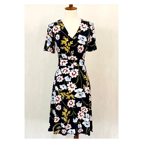 Ann Taylor Factory Dresses & Skirts - Ann Taylor Factory Flutter Sleeve Floral Dress